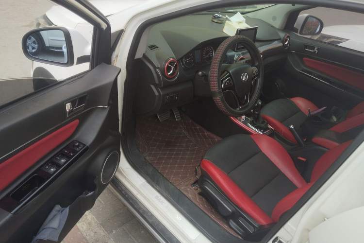 Used BAIC Senova X25 2015 1.5L Automatic Elite Model Driver Seat