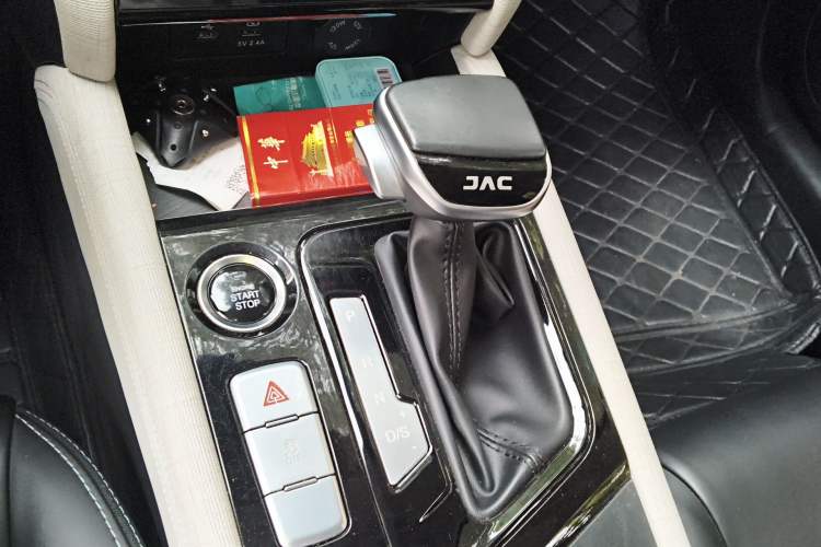 Used JAC Group J7 2020 1.5T CVT Dream Edition Gear Lever
