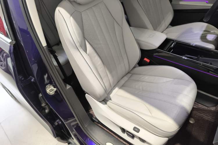 Used Volkswagen ID.6 X 2021 Pro Smart Long-Range Edition Right Front Seat