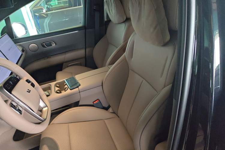 Used Li Auto i6 2025 Model Two-Wheel-Drive Standard Type
