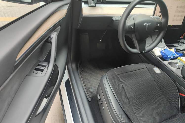 Used Tesla Model Y 2022 Long-Range All-Wheel-Drive Version
