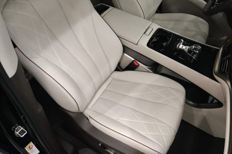 Used Denza D9 2024 DM-i 1050 Luxury Model