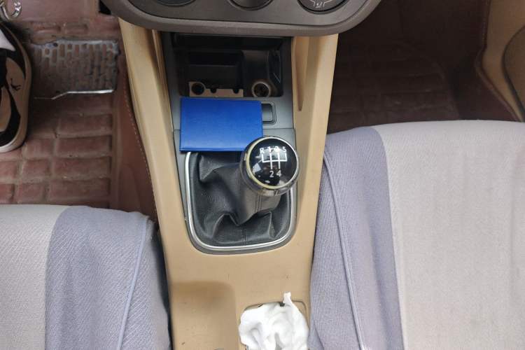 Used Volkswagen Sagitar 2006 1.6L Manual Fashion Model Gear Lever