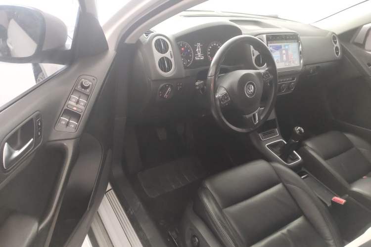 Used Volkswagen Tiguan L 2015 1.8TSI Manual Two-Wheel-Drive Limited Edition
