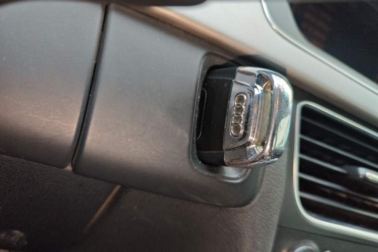 Used Audi A4L 2013 35 TFSI Automatic Standard Model Vehicle Key