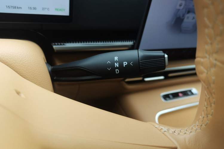 Used VOYAH Dream 2025 PHEV Four-Wheel-Drive Flagship Kunpeng Edition Gear Lever