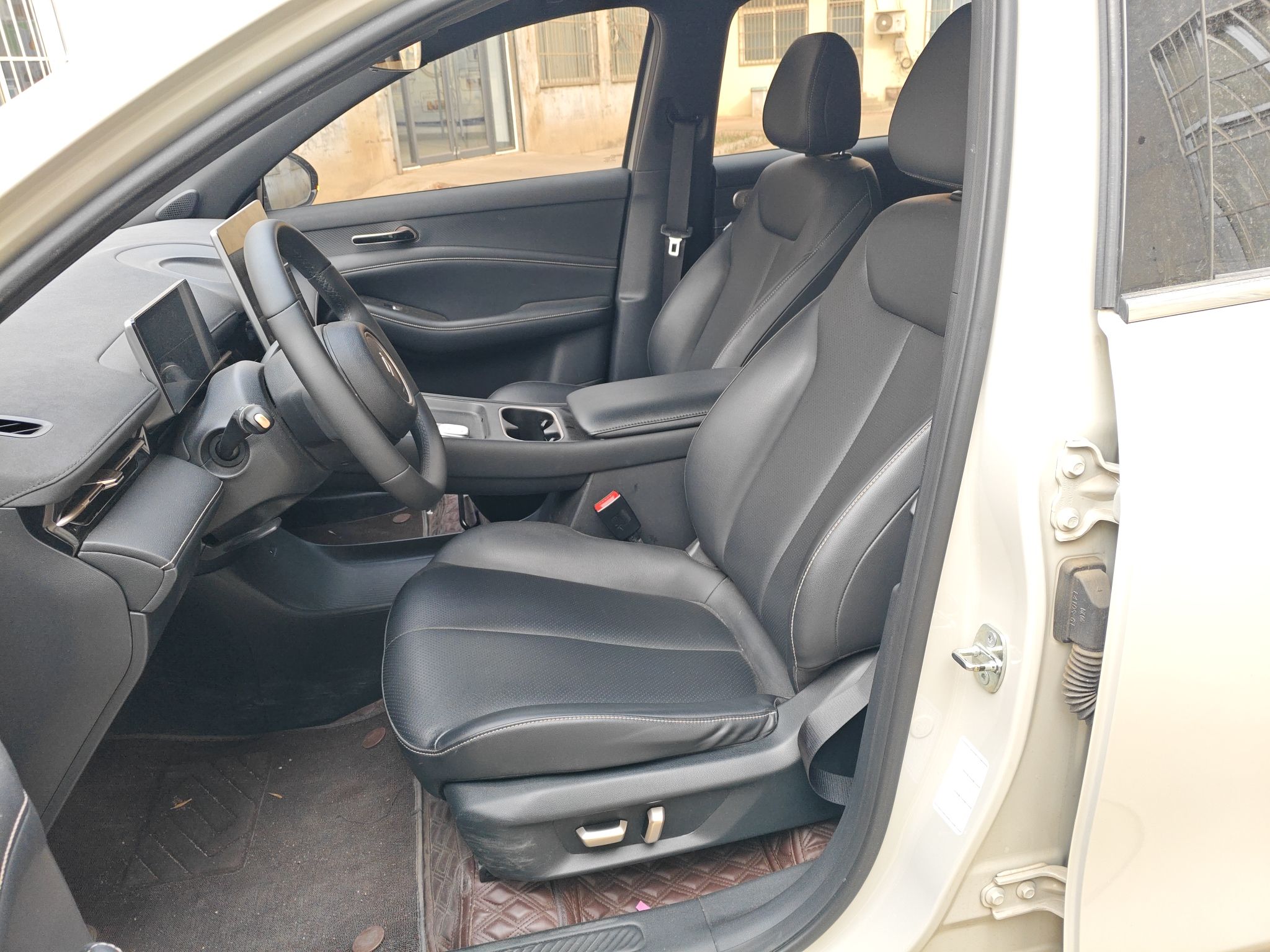 Переднее сиденье в автомобиле