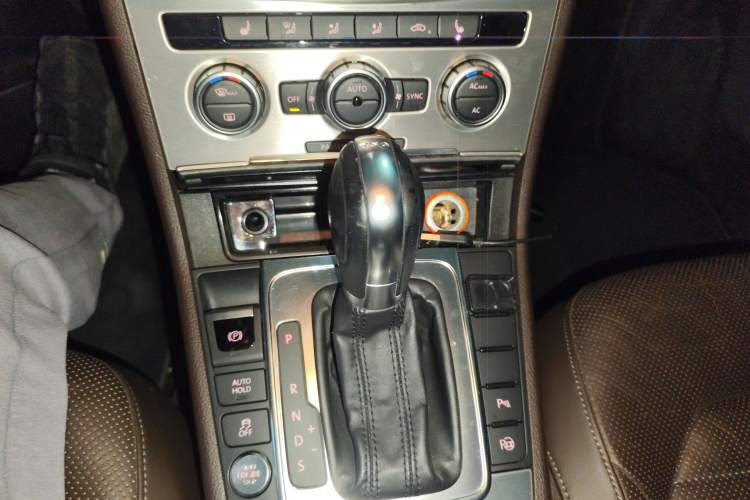 Used Volkswagen Magotan 2012 Travel Edition 2.0 TSI Luxury Version Gear Lever