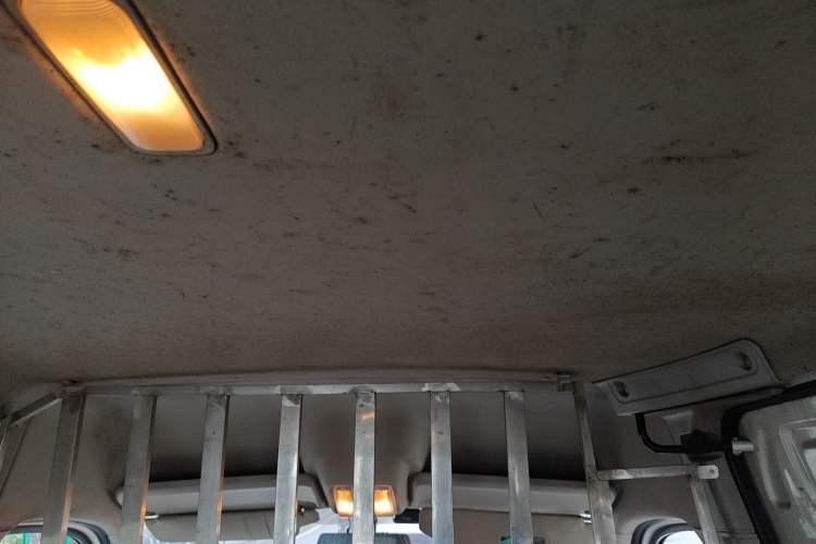 Used SAIC MAXUS Xintu V80 2019 2.5T Classic 6-Speed Manual Van Short Wheelbase Mid-Roof Design 2/3 Seats