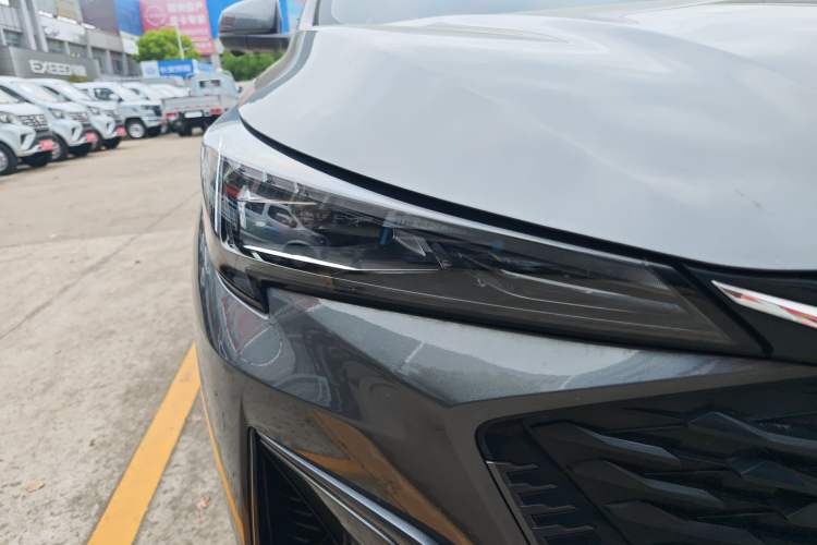 Used CHANGAN X5 PLUS 2024 1.5T DCT ZhiZun Version Right Front Headlight