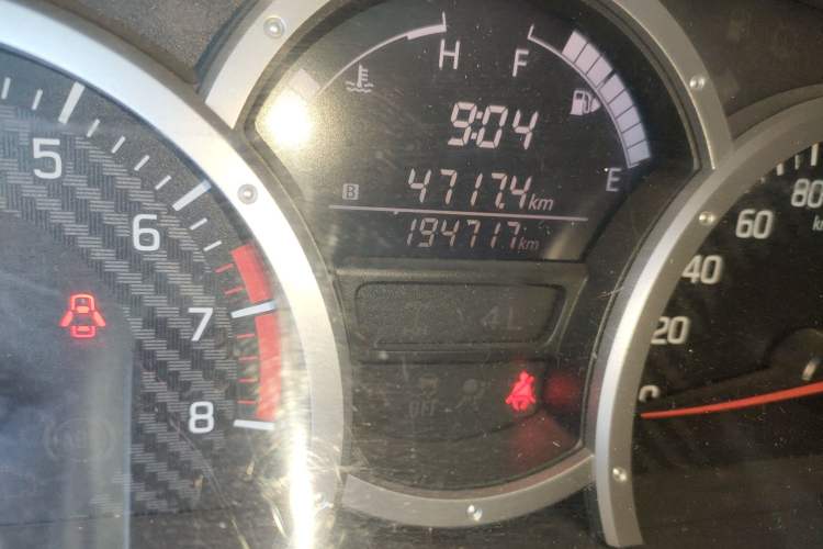 Used Suzuki Jimny 2015 1.3 MT JLX Odometer Close Up