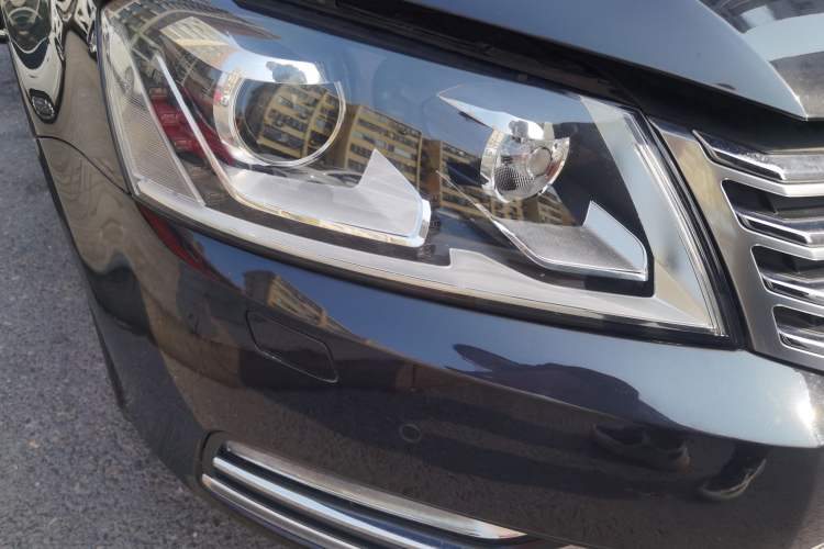 Used Volkswagen Magotan 2016 1.8TSI Luxury Comfort Model Right Front Headlight