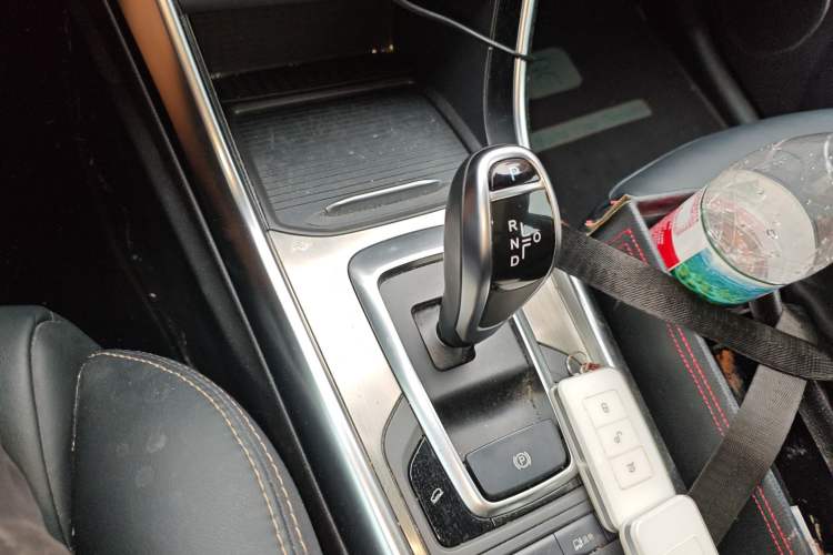 Used BYD Song New Energy 2017 Song DM 1.5TID All-Wheel Drive Luxury Model Gear Lever