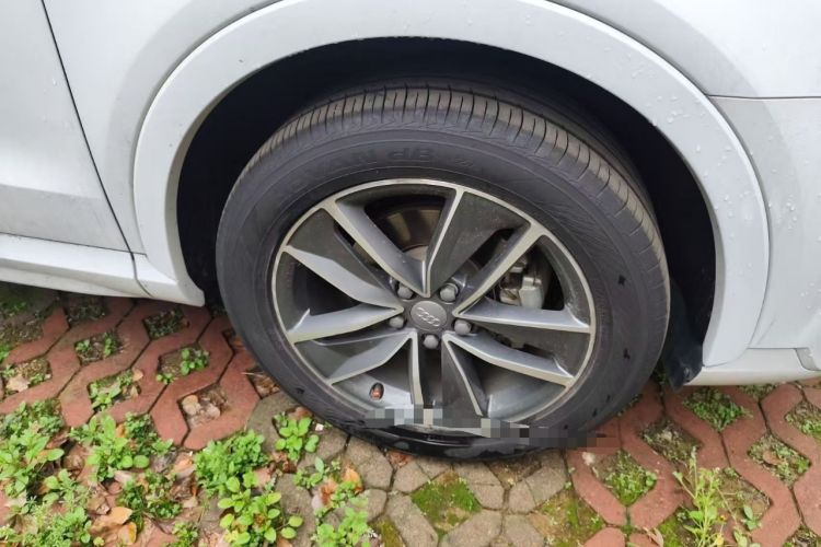 Used Audi Q3 2015 35 TFSI Comfort Model Right Front Wheel Hub