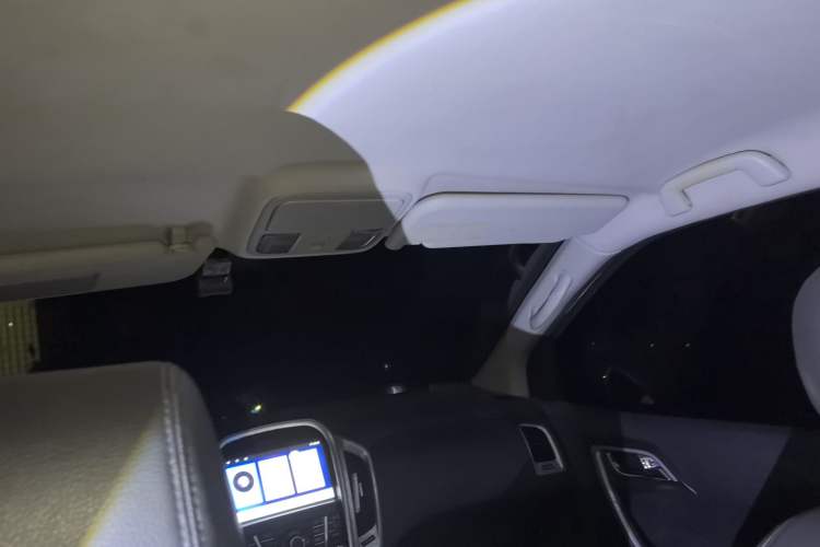 Used JMC Yusheng S350 2013 2.4T Automatic 2WD Diesel Luxury Edition 5 Seats Headliner