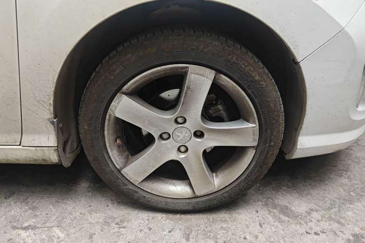 Used Peugeot 408 2013 2.0L Automatic Comfort Edition Right Front Wheel Hub