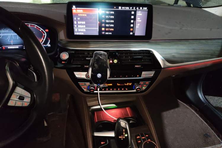 Used BMW 5 Series 2022 Updated 530Li Leading Edition Luxury Package Audio And AC Panel