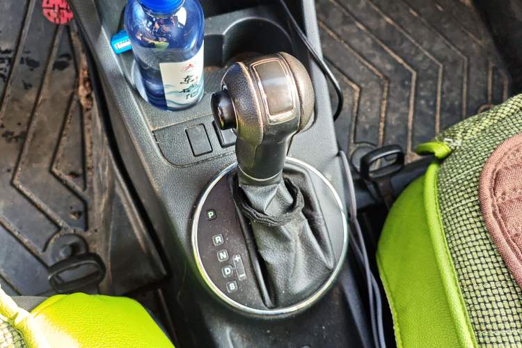 Used Skoda Fabia 2012 1.6L Automatic Sport Edition Gear Lever