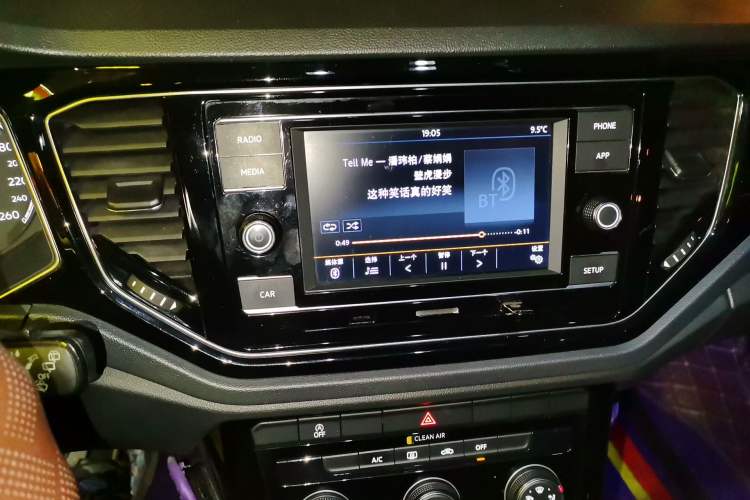 Used Volkswagen T-ROC 2018 280TSI DSG Two-Wheel-Drive Comfort Version China V Standard Audio And AC Panel