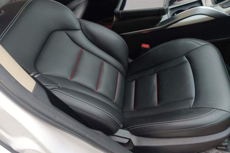 Used Geely Auto Emgrand X7 Sport 2018 2.0L Manual Two-Wheel Drive Zhiya Version
