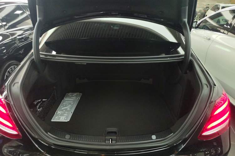 Used Mercedes-Benz E-Class 2019 Restyled E 300 L Sporty and Stylish Edition Trunk