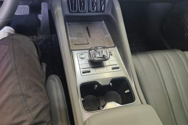 Used BYD Song L EV 2025 Intelligent Driving Version 662 km LiDAR Excellence Edition Gear Lever