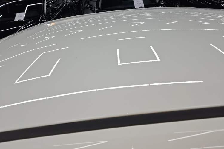 Used Hongqi E-QM5 2022 431 km Charge & Enjoy Edition Roof