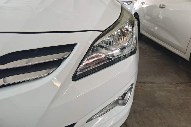 Used Hyundai Verna (older generation) 2014 1.4L Manual Smart GLS Trim Left Front Headlight