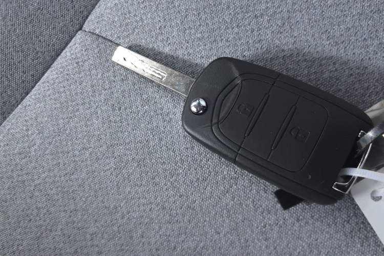 Used Wuling Yangguang 2024 300KM Comfort Version Passenger Van 75kW