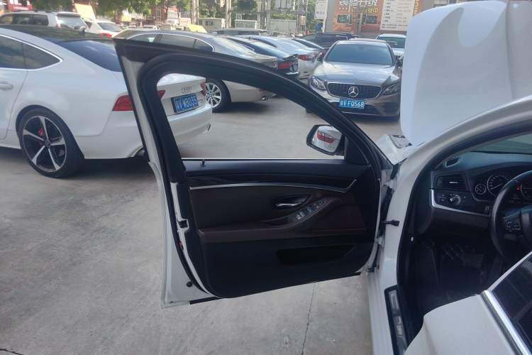 Used BMW 5 Series 2014 525Li Luxury Design Package Left Front Door Interior