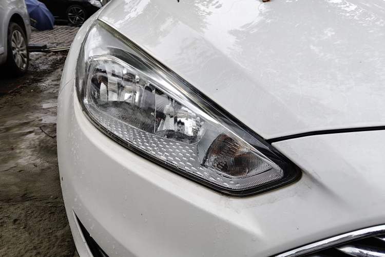 Used Ford Focus 2015 Sedan 1.6L Automatic Comfort Model Right Front Headlight