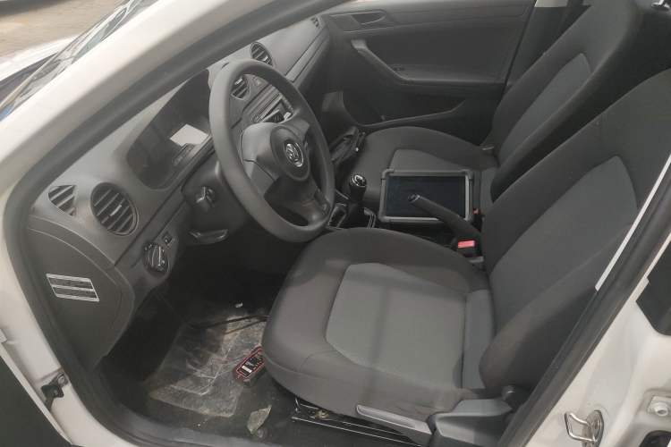 Used Volkswagen Jetta 2015 Value Edition 1.6L Manual Fashionable Style Left Front Seat