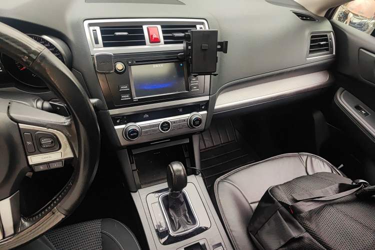 Used Subaru Outback 2015 2.5i Classic Edition Audio And AC Panel