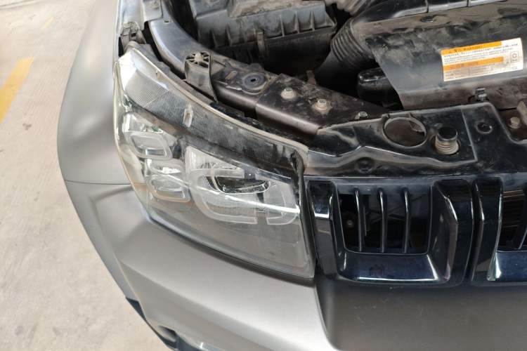 Used BAIC Off-Road BJ40 2022 2.0T Automatic Four-Wheel Drive Ring of the Tower Champion Edition Right Front Headlight