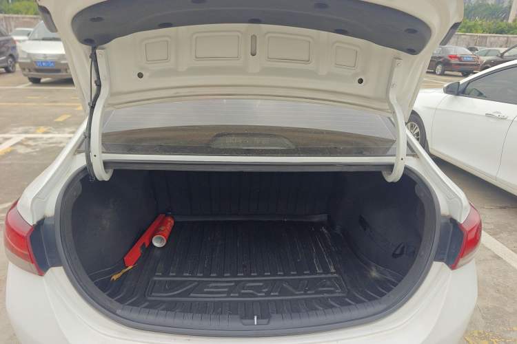 Used Hyundai Verna (new generation) 2016 1.4L Automatic Cool Edition GLS Trunk