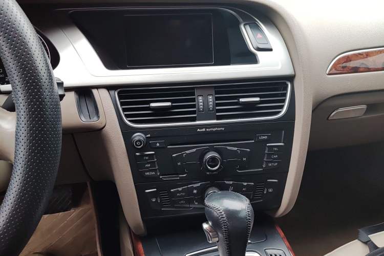 Used Audi A4L 2011 2.0 TFSI Comfort Model
