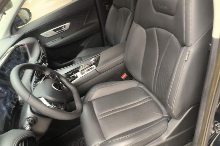 Used Dongfeng Aeolus Huge 2022 Mach Dual-Motor 1.5T MHD Dare-to-Dream Edition
