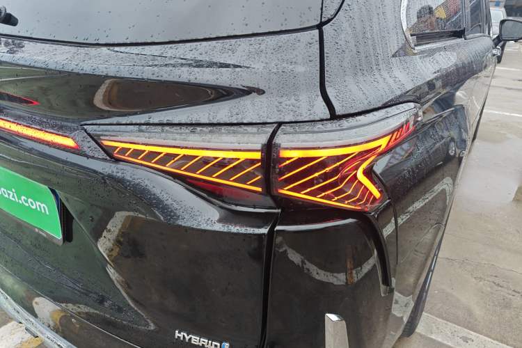 Used Toyota Granvia 2023 2.5L Hybrid Comfort Edition
