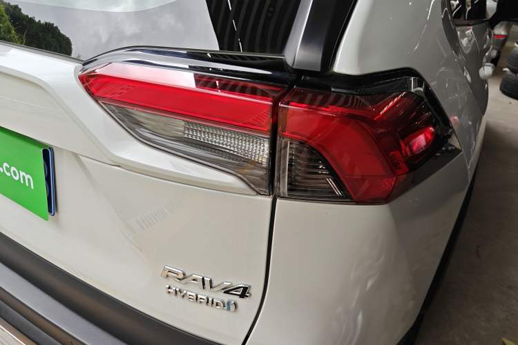 Used Toyota RAV4 2020 Dual-Engine 2.5L E-CVT 4x4 Elite PLUS Edition Right Rear Taillight
