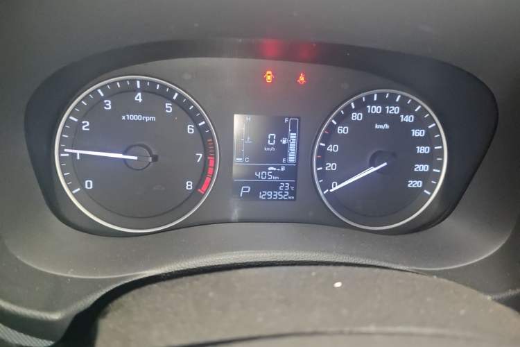 Used Hyundai ix25 2015 1.6L Automatic Two-Wheel-Drive Deluxe DLX Model