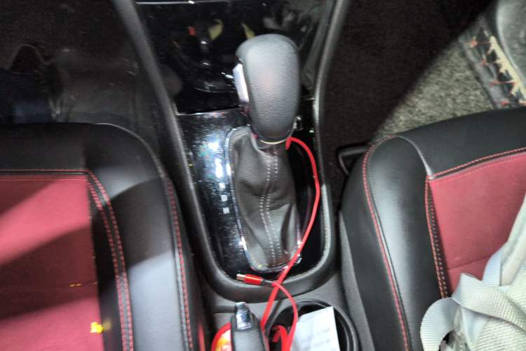 Used Buick Encore 2016 18T Automatic All-Wheel-Drive Flagship Model Gear Lever