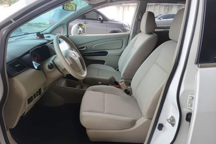 Used Venucia D50 2013 1.6L Automatic Fashion Edition Left Front Seat