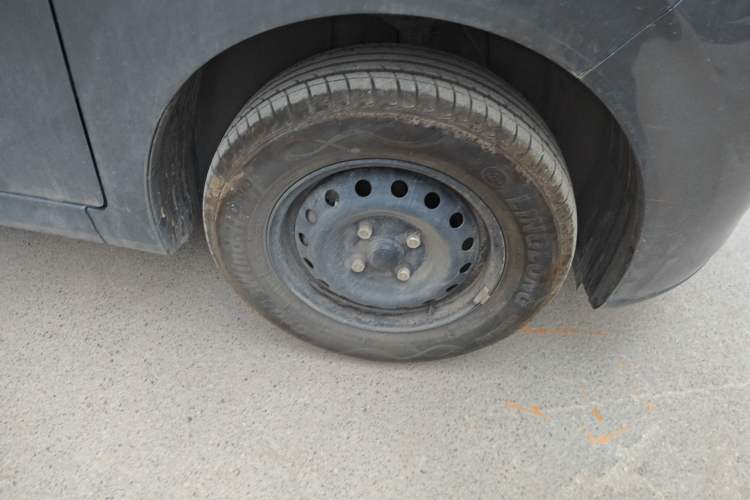 Used Wuling Hongguang New Energy 2025 Extended-Range Hybrid 50 km Utility Version Right Front Wheel Hub