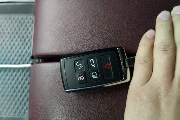 Used Land Rover Range Rover Evoque 2021 Range Rover Velar L 249PS R-Dynamic First Edition