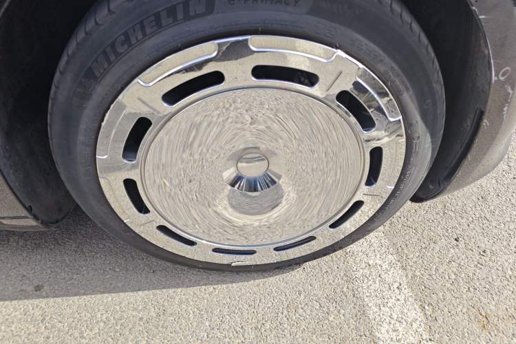 Used Tesla Model 3 2022 Rear-Wheel-Drive Version Right Front Wheel Hub