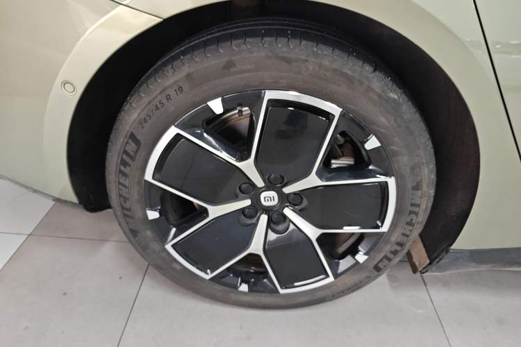 Used Xiaomi Auto SU7 2024 Rear-Drive Long-Range Intelligent Driving Version Right Rear Wheel Hub