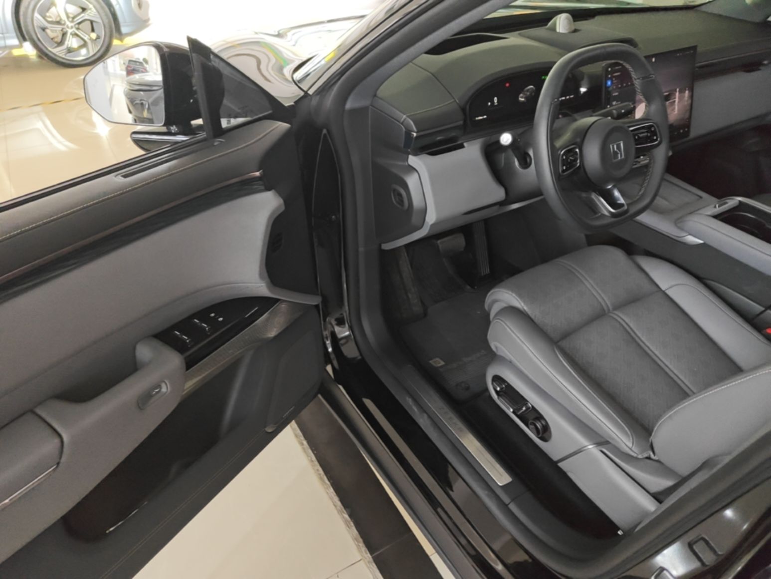 Zeekr 7X 2025 100 kWh Long-Range Rear-Wheel Drive with Intelligent Driving Features — снимка 18