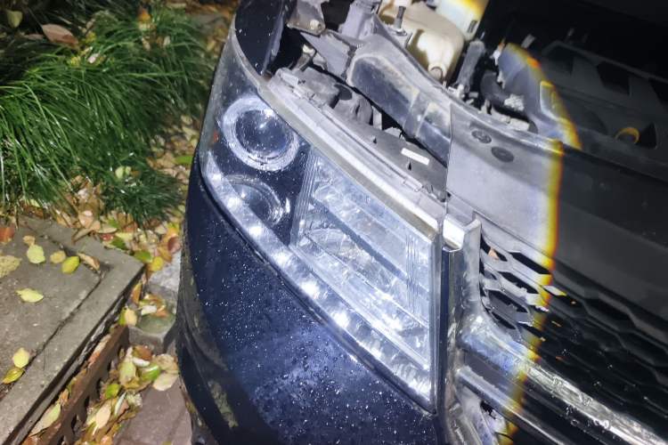 Used Dodge Journey 2013 2.4L Two-Wheel Drive Luxury Version Right Front Headlight