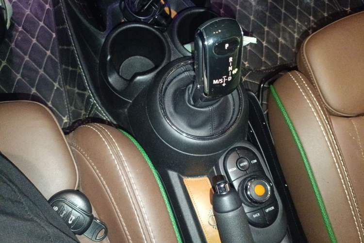 Used MINI 2019 2.0T COOPER S 60th Anniversary Edition Gear Lever