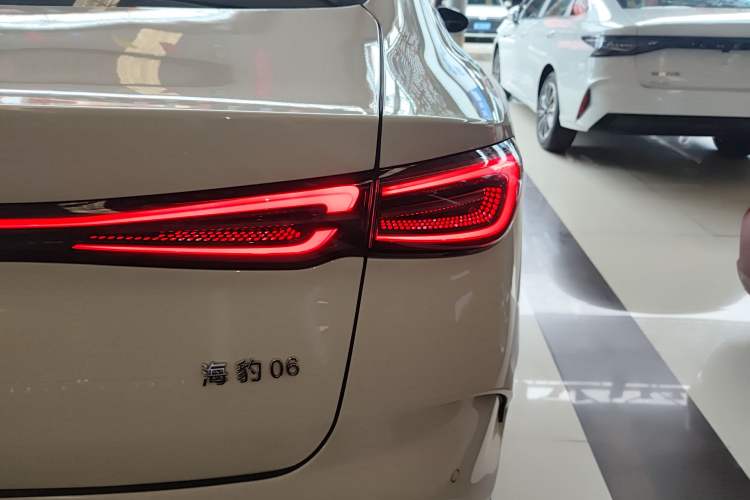 Used BYD Seal 06 New Energy 2024 DM-i 80KM Luxury Model Exterior 3